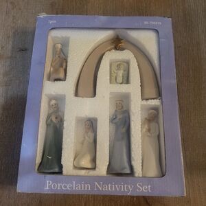 Vintage Porcelain Nativity Set 7 Pieces